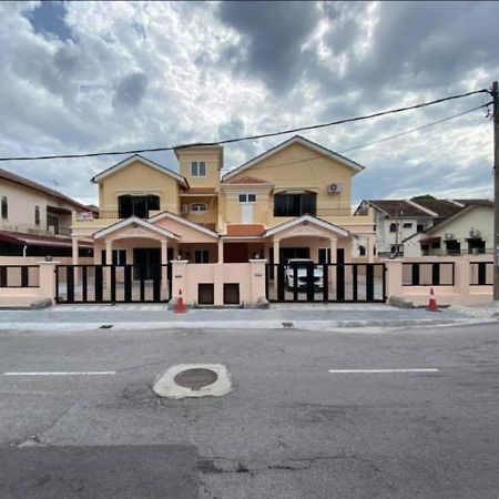 Ipoh Family Villa-Spacious Stay For 21 Or 42Pax Exterior foto
