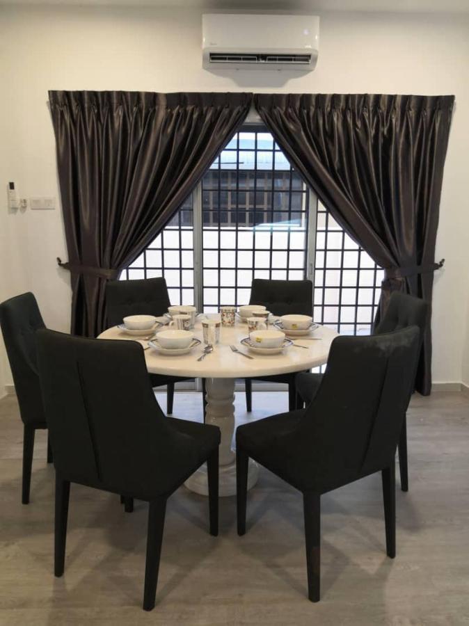 Ipoh Family Villa-Spacious Stay For 21 Or 42Pax Exterior foto